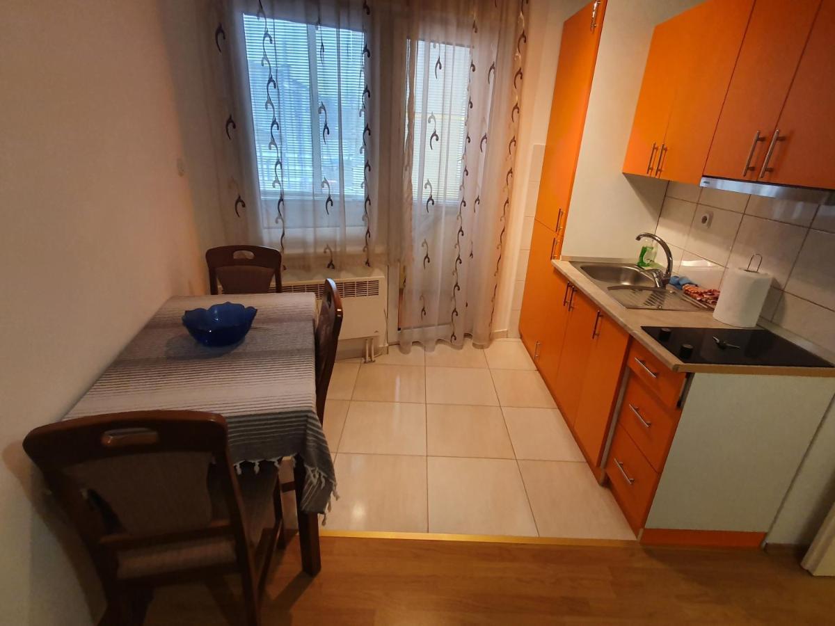 Appartamento Stan Na Dan Prnjavor, Gajba U Centru Esterno foto